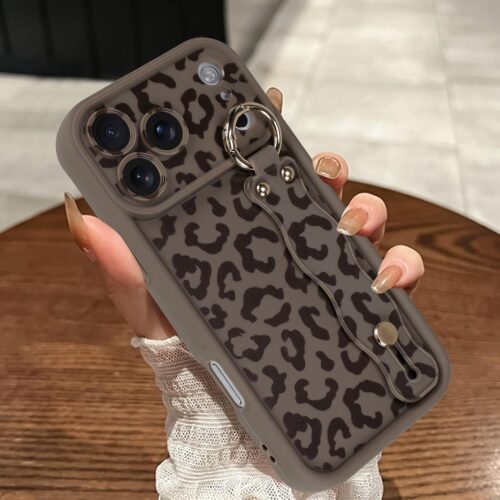 Compatible with iPhone 17 Pro Max Case with Finger Strap, [Upgraded] Adjustable Wristband Kickstand Cover for Women Girls, Cheetah Print Shockproof Silicone Protective Case 6.9 inch, Brown